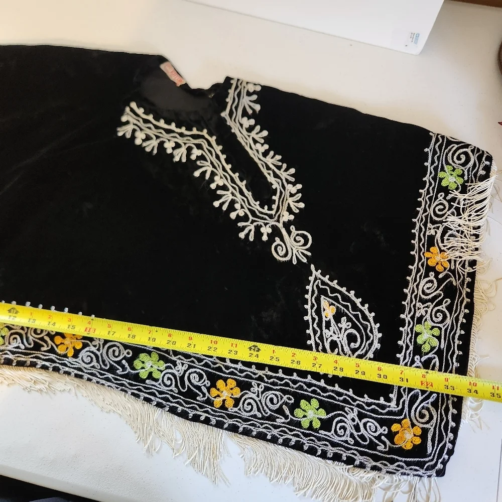 Vintage Black Velvet Fringe Poncho Scarf Embroidered Boho Western Womens 70s 90s - Picture 12 of 12